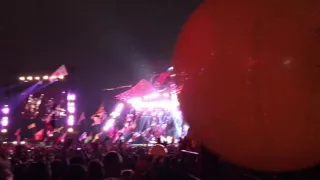 Coldplay and Barry Gibbs Stayin’ Alive Glastonbury 2016