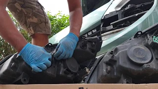 Renault Scenic/Grand Scenic headlights swapping,removal/installation.Set video speed to 0.5x.#howto