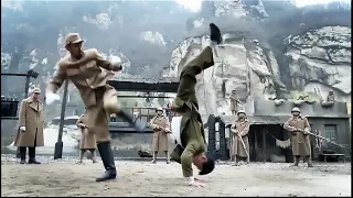 The prisoner of war turned out to be a kung fu master, defeated the enemy with 'Handstand Style'.