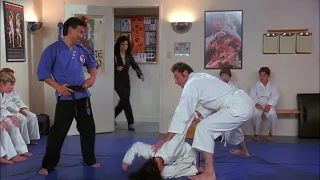 Seinfeld - Karate Kramer beats up Children