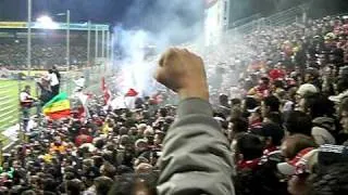 Aachen-Köln:FC Fans kurz vor dem Anpfiff