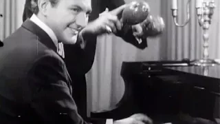 Liberace's TV-Show: Liberace plays the hot Latin Rythm "Brazil" (1950's)