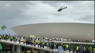 Imagens mostram ataques aos palácios dos três Poderes em Brasília