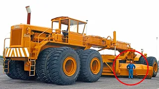 They Just REVEALED The BIGGEST Motor Grader In The World That Was Never Used