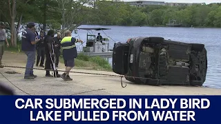 Car found submerged in Lady Bird Lake pulled from the water | FOX 7 Austin