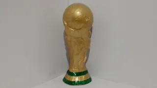 Haciendo el trofeo del mundial