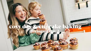 Cosy Day & Cupcake Baking | Vlogust Day 2