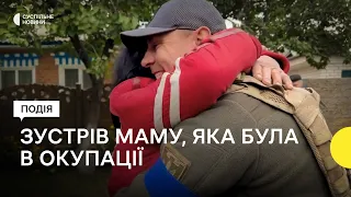Голова громади зустрівся з мамою у звільненому селі на Харківщині