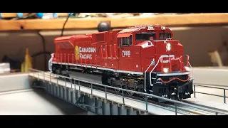 Athearn SD70ACU DCC install