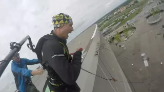 Skok z dachu Stadionu Wrocław Dream Jump