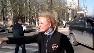 Приколы с девушками. Женщины за рулём, смешная подборка.