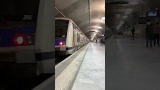 [Paris] RER E MI2N EOLE Z22500 en gare de La-Défense-Grande-Arche