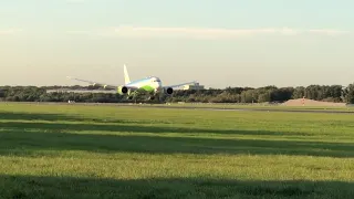Uzbekistan 787 Dreamliner government landing