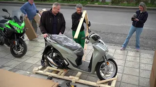 unboxing HONDA SH 150cc scooter grey color 2023