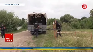 Снаряди дістають з води без бронежилетів. Небезпечна робота саперів