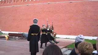 Смена почетного караула. Москва. Guard of Honor post at the walls of the Moscow Kremlin
