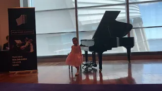 4yo Ruby’s first piano concert! (Full realistic video 🤣🥲) she played so well!