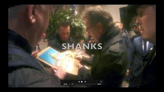 BRYAN CRANSTON"BREAKING BAD" SIGNING AUTOGRAPHS AT LONDON RESTAURANT