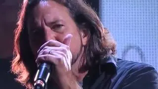 Comfortably Numb  Roger Waters   Eddie Vedder@Sandy Relief