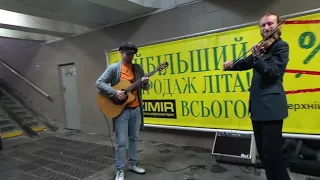 Кафе НОА - Контракоактова площа #kyivstreetmusicians