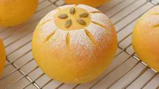 Pumpkin Cream Cheese Bun