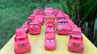 Clean up muddy minicars & disney car convoys🚘🚗🚂! Play in the garden