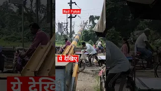 Gate man struggling toclose the Rail gate #shorts #indianrailways #levelcrossing #train_views
