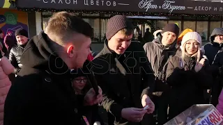 На площади Васнецова в Орске разыграли крутые подарки и новенький iPhone 14 3