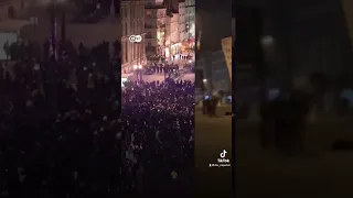 Duros enfrentamientos entre fuerzas del orden y manifestantes en Francia por reforma de pensiones