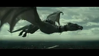 Гарри Поттер и Дары Смерти: Часть II  Гарри сбегает из банка на драконе.