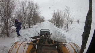 Трактор Кировец. Бью дорогу на шлюз.