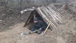 Building a Shelter to Survive in the Wilderness During Winters | Living Off the Grid Bushcraft 2023