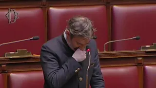 Coronavirus, le lacrime del deputato bergamasco Belotti in aula: "Stiamo perdendo i nostri nonni"