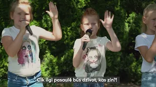 Bērnu estrādes studija "KUKURAGI" - Ripo, ripo, saulīt (teksta video)