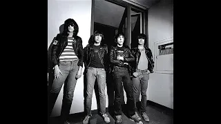 Ramones - She's a Sensation (Live 1981)