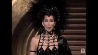 Cher presents Best Supporting Actor Oscar 1986