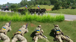 Ukrainian troops crawled along the grass to ambush the Russian counterattack