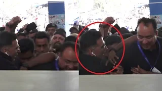 Akshay Kumar Saves An Old Man At Railway Station During Housefull 4 Promotions
