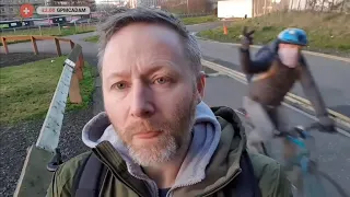 Cyclist sticks 2 fingers up at Limmy. Limmy wants revenge.