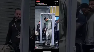 Nba Player Too Tall For Metal Detector