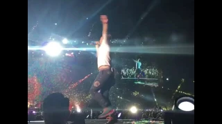 Coldplay - Hymn For The Weekend Live at  Auckland