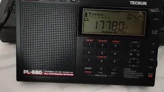 Sony ICF-2001 vs Tecsun PL-680 Radio Romania International at (6.30AM-7AM UTC) on 17780KHz