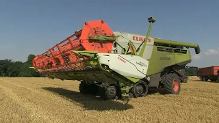 CLAAS LEXION 770 TERRA TRAC HARVESTING WHEAT