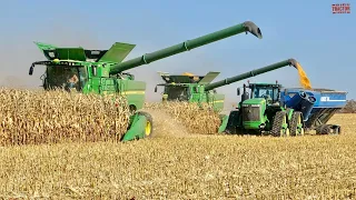 JOHN DEERE Combines Harvesting Corn