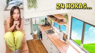 24 horas en una CASA MINIATURA es la MAS PEQUEÑA DEL MUNDO!  | Laura Mejia