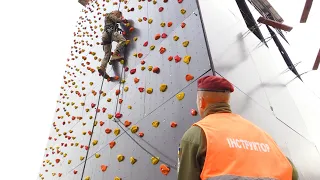 Як військовослужбовці долали смугу перешкод у канатному містечку 199-го Навчального центру