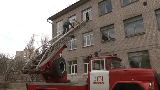 Противопожарные расчёты МЧС России по Смоленской области потушили условный пожар в школе №12