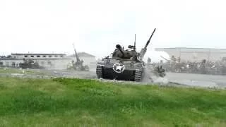 M3A1 Stuart and M18 Hellcat demonstration with gun firing at Tankfest Northwest 2015