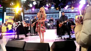 Avril Lavigne on GMA (Live 11/5/2013) - Sk8er Boi