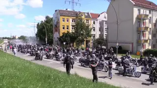 Harley Days 2015 in Hamburg - Parade in Richtung Köhlbrandbrücke